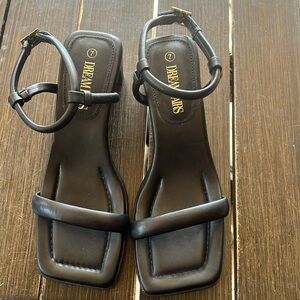 DREAM PAIRS Puffy Straps Heel